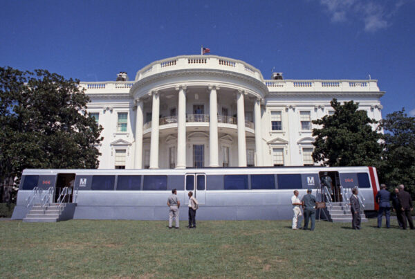 Metro car on Whitehouse Lawn image