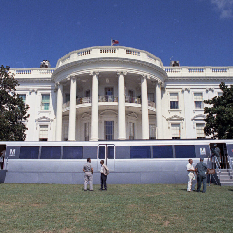 Metro car on Whitehouse Lawn image